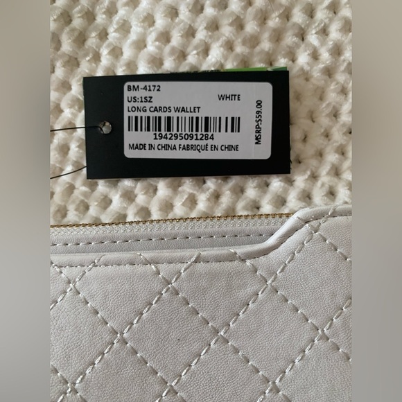 Badgley Mischka White Quilted Card Wallet - NWT - Picture 3 of 8